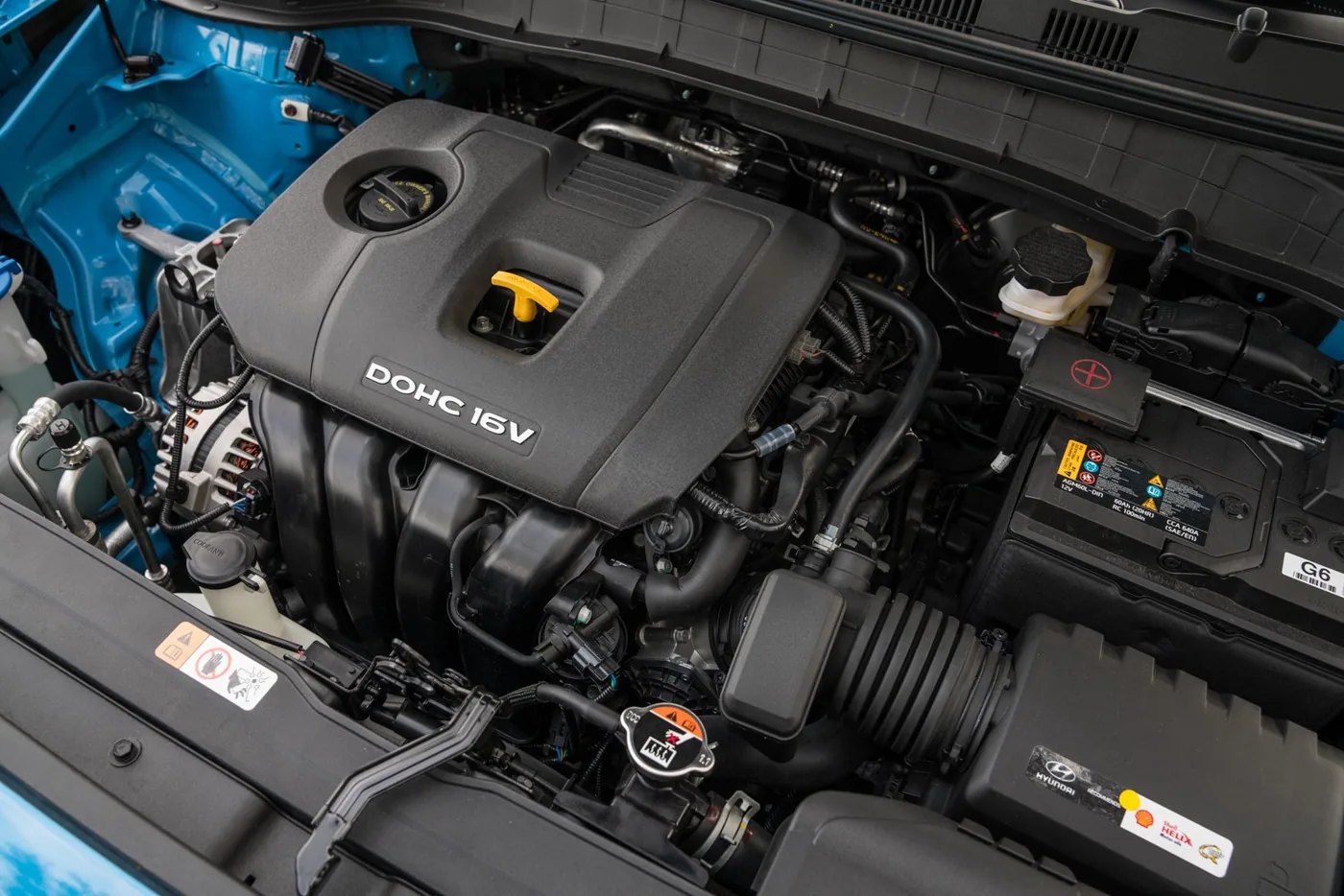 Compartiment moteur d'un Hyundai Kona : bloc quatre cylindres sous son couvercle noir
