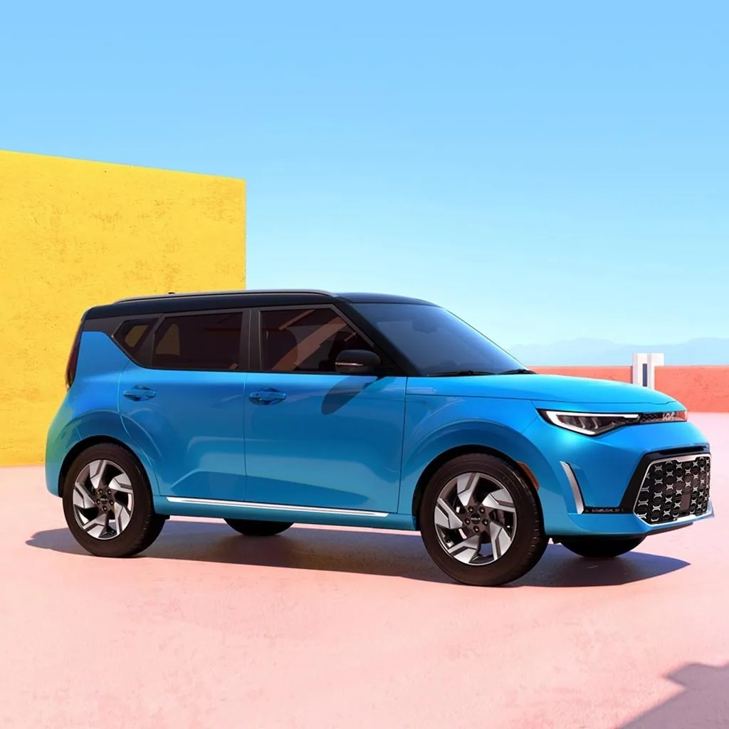Kia Soul 2023 bleu vue de trois quarts avant devant un mur jaune