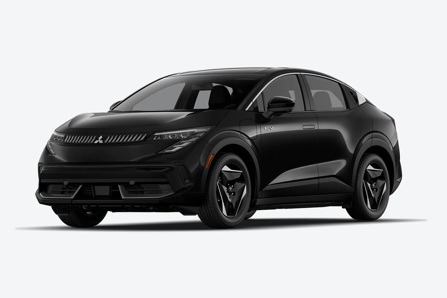 Mitsubishi Eclipse Sportback EV noir vu de trois quarts avant sur fond gris pâle