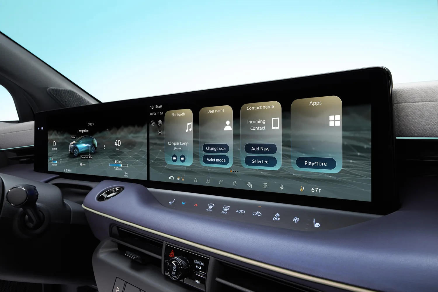 Gros plan sur l'écran central tactile d'une Nissan LEAF affichant le menu principal, photographié en studio