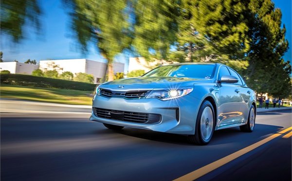 Read more about the article Le meilleur des deux mondes avec la Kia Optima PHEV 2018