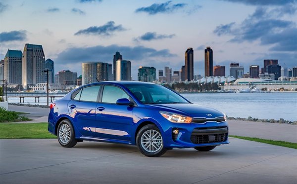 Read more about the article Kia Rio 2018 versus Honda Fit : la Rio est l’option technologique