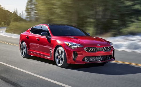 Read more about the article Kia Stinger GT 2018 : un look d’enfer et les performances qui vont avec