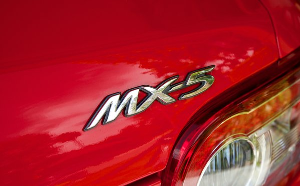 Read more about the article La Mazda MX-5 2016 sera dévoilée début septembre