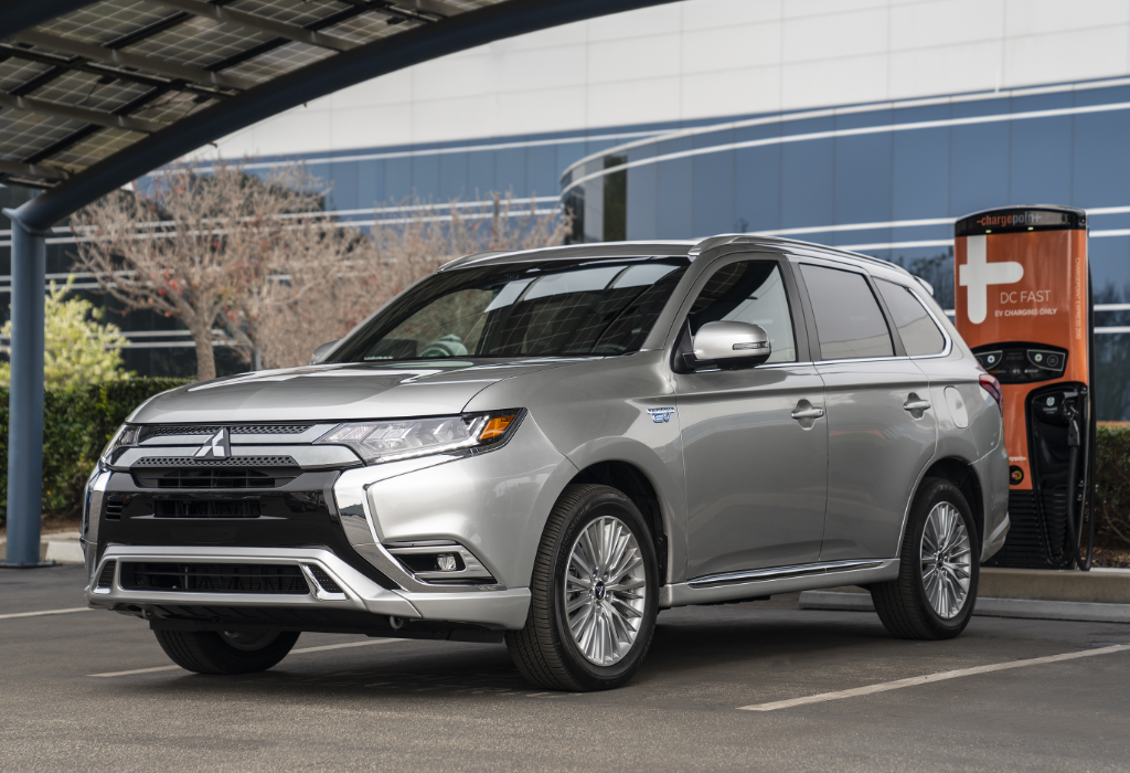 Mitsubishi outlander phev 2020 1