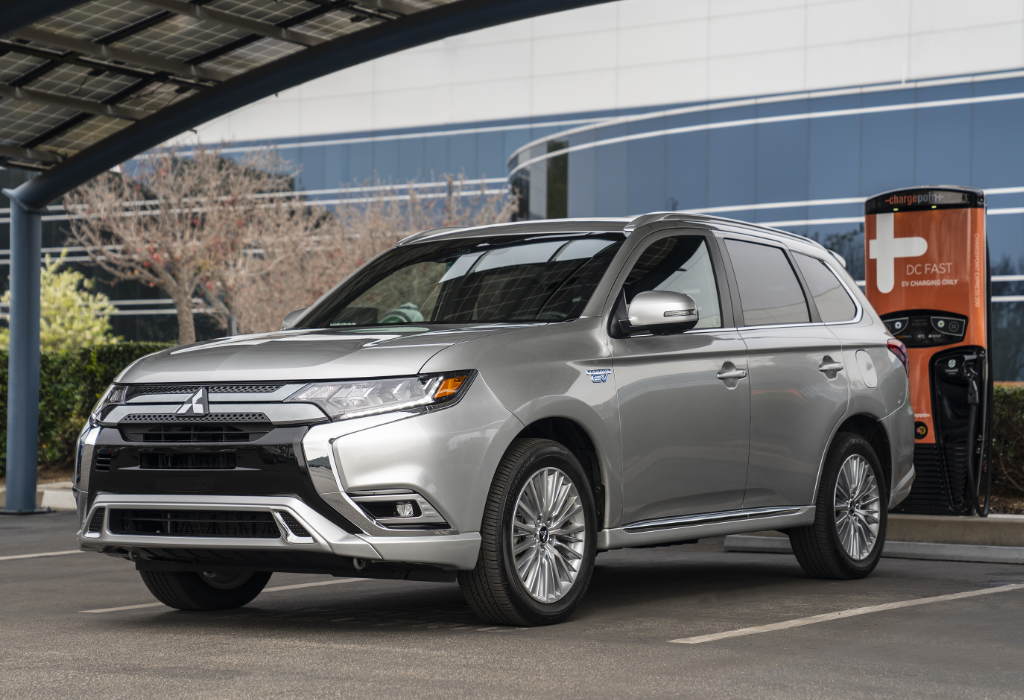 Read more about the article Mitsubishi Outlander PHEV : un VUS qui fera des petits