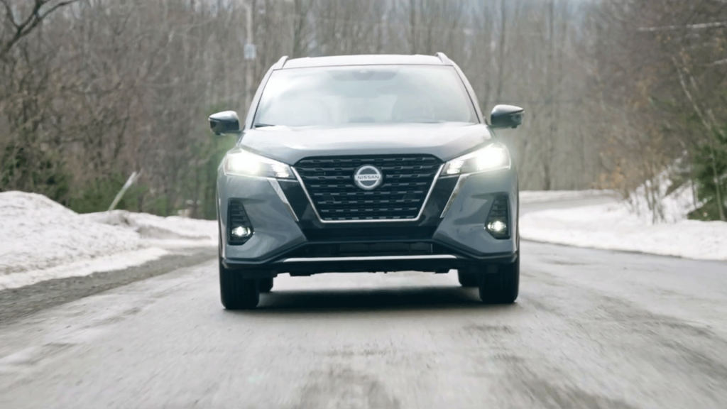 Groupe beaucage nissan kicks 2021 front road